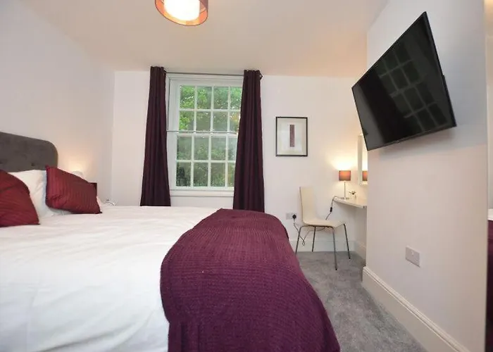 Hunter Retreat, Home From Home - Greenwich House